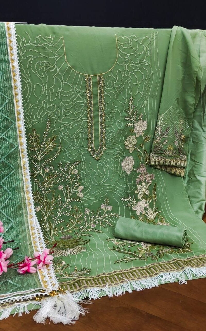 New Pakistani Suit Design 2023