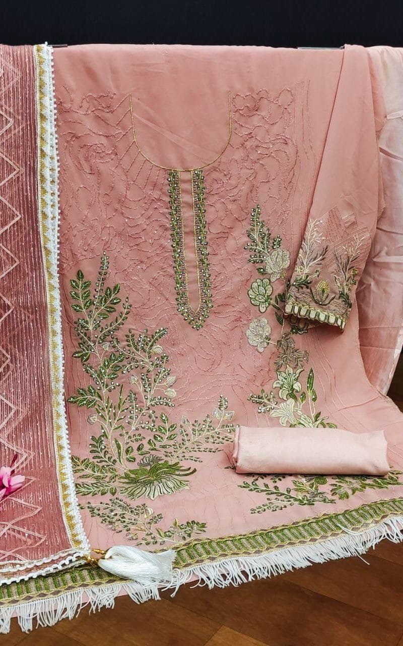 Pakistani Ladies Suits In Dubai