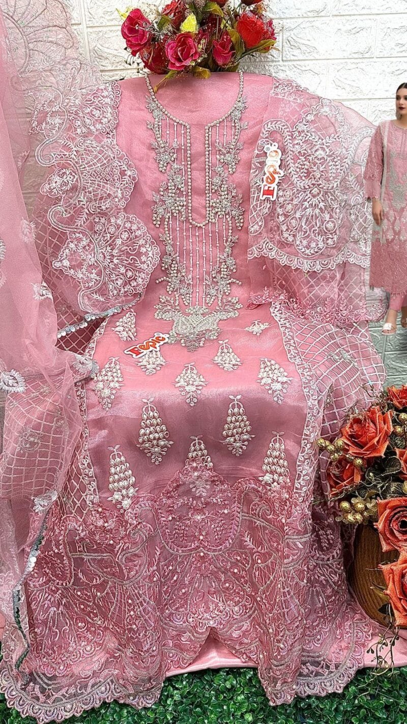 Latest Pakistani Clothes 2023