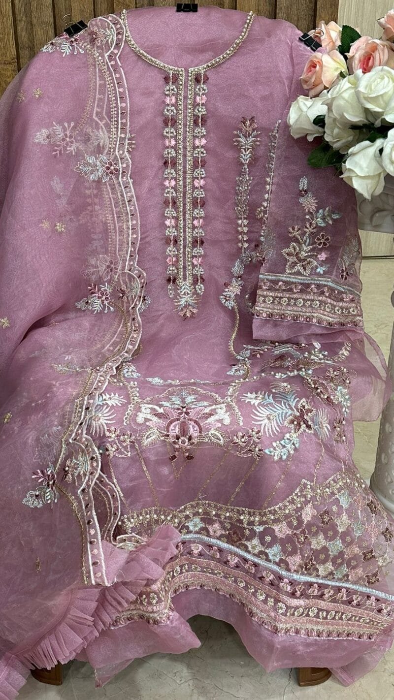 Mistri Vol 1 Mehbbob Tex Organza Pakistani Salwar Suits