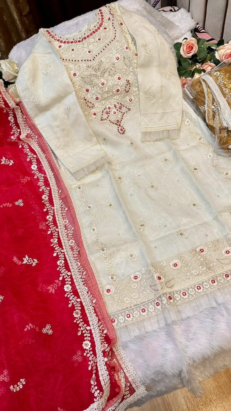 Surat Wholesale Pakistani Suits